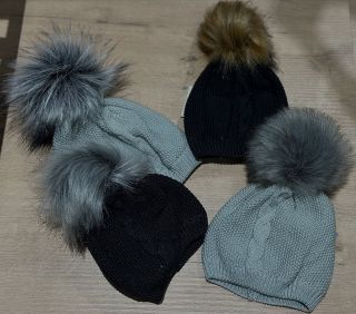 ❄️ Teploučká zimní čepička pro malé dobrodruhy! 🧸Zahřeje ouška i při těch největších sněhových bitvách a díky měkoučkému...